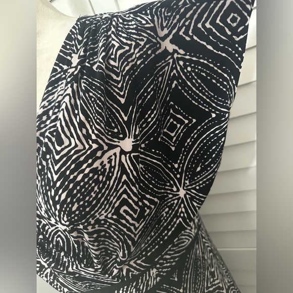 Almost New - Perception Concept V Neck Dress Size XL - Picture 5 of 5